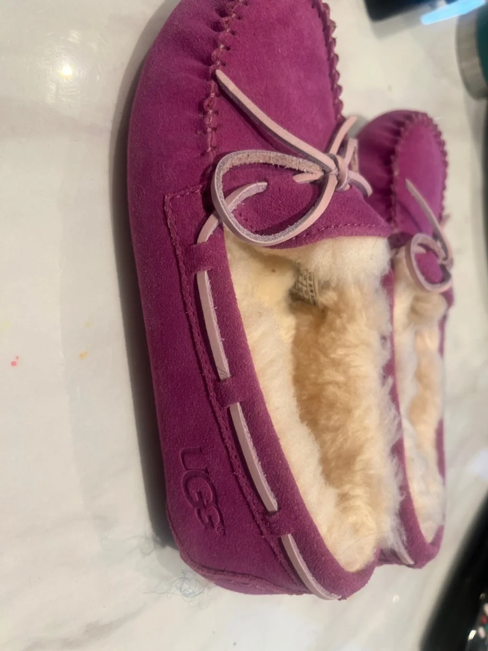 Ugg Big Girls Dakota Moccasin Size 3, New